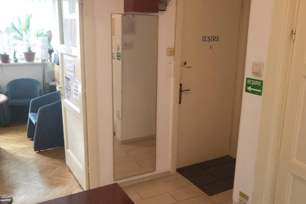 3 camere-semidecomandat-62 mp-2 bai cu geam-Domenii