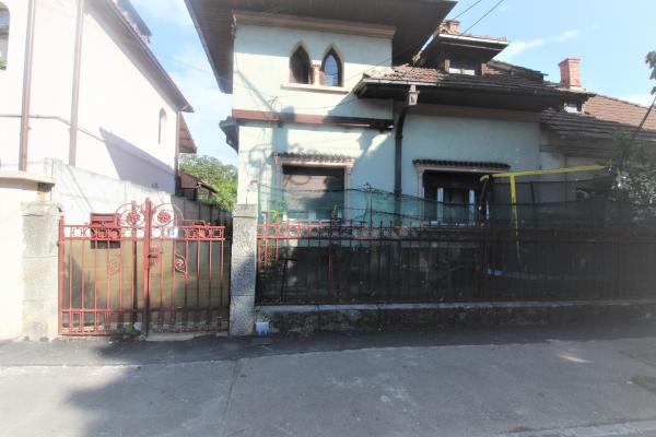 Vila-parter cu pod mansardabil si pivnita-44 mp-Domenii