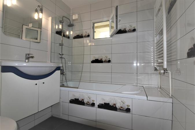 4 camere-90 mp-decomandat-2 bai-2 balcoane-Turda