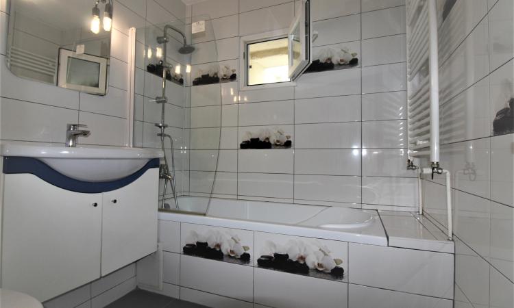 4 camere-90 mp-decomandat-2 bai-2 balcoane-Turda
