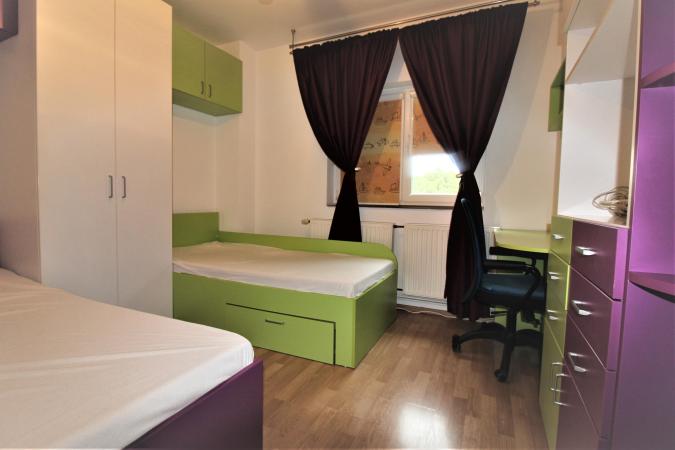 4 camere-90 mp-decomandat-2 bai-2 balcoane-Turda