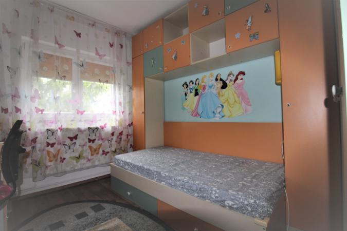 4 camere-90 mp-decomandat-2 bai-2 balcoane-Turda