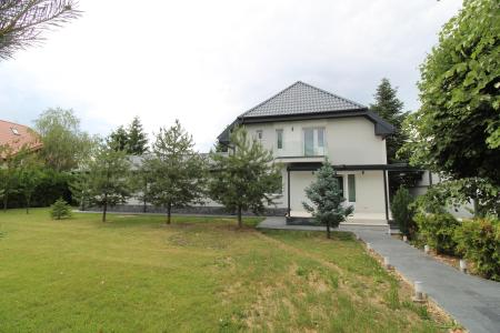 Vila superba Baneasa 4 camere - teren 1200 mp - Complet renovata lux-