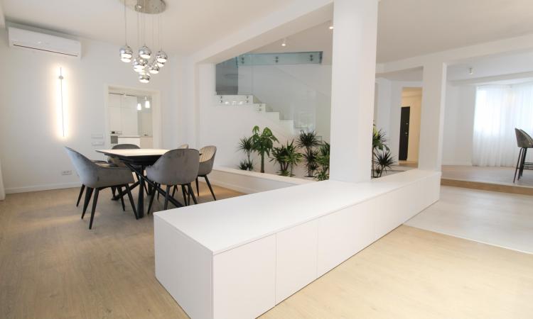 Vila superba Baneasa 4 camere - teren 1200 mp - Complet renovata lux-