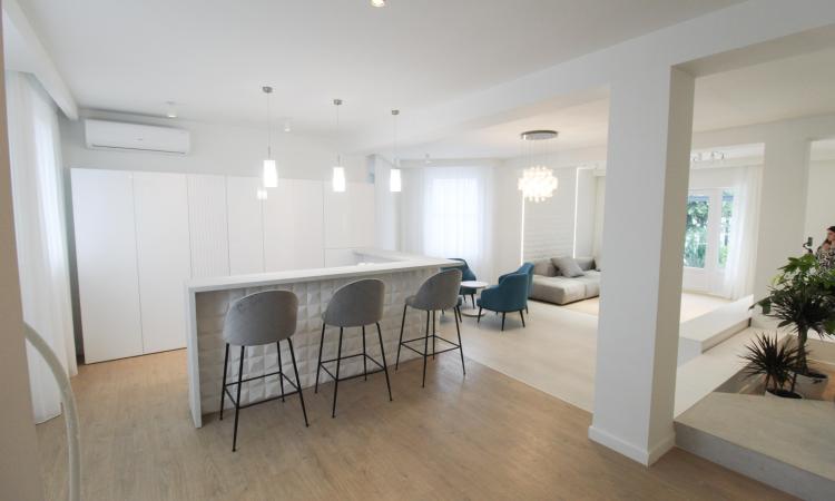 Vila superba Baneasa 4 camere - teren 1200 mp - Complet renovata lux-