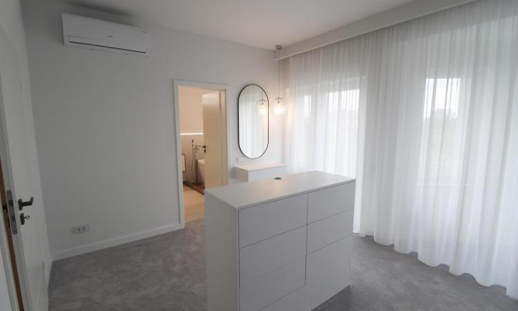 Vila superba Baneasa 4 camere - teren 1200 mp - Complet renovata lux-