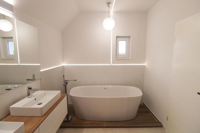 Vila superba Baneasa 4 camere - teren 1200 mp - Complet renovata lux-