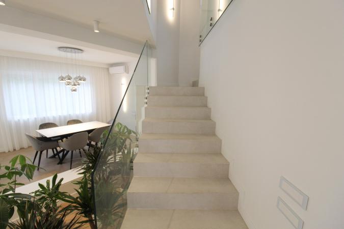 Vila superba Baneasa 4 camere - teren 1200 mp - Complet renovata lux-