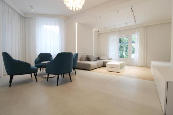 Vila superba Baneasa 4 camere - teren 1200 mp - Complet renovata lux-