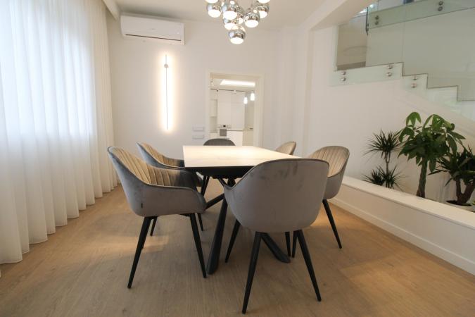 Vila superba Baneasa 4 camere - teren 1200 mp - Complet renovata lux-