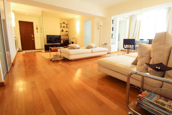 Decebal-Bld. Decebal-3 camere-CENTRALA PROPRIE-stradal-renovat