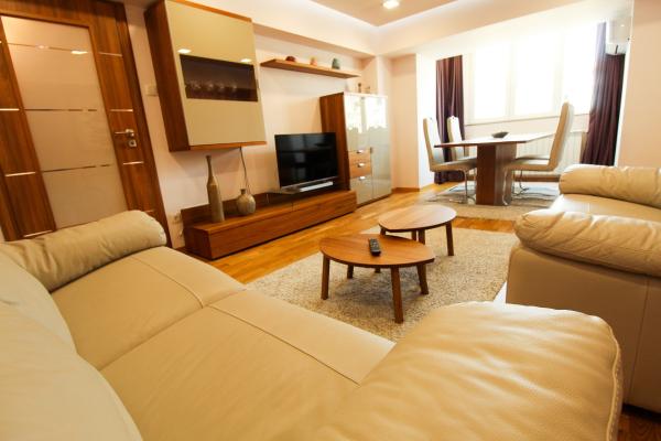 Decebal-Bld. Decebal-3 camere-stradal-complet renovat