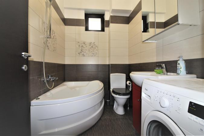 prima inchiriere-2 camere-nou-terasa 54 mp-1 Mai