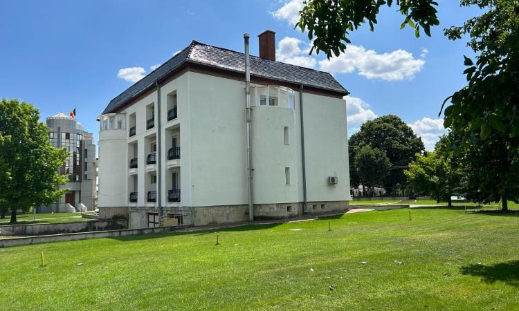 Villa for rent for offices 1000 sqm