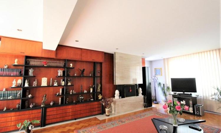 Vila Dorobanti 7 Camere - Garaj - 2000