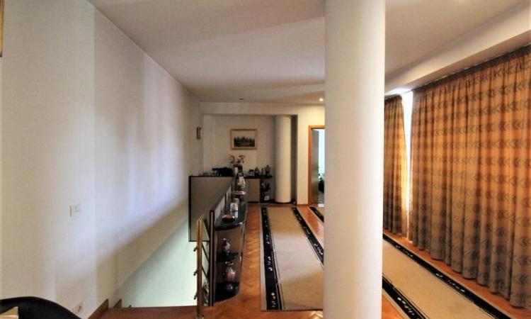 Vila Dorobanti 7 Camere - Garaj - 2000