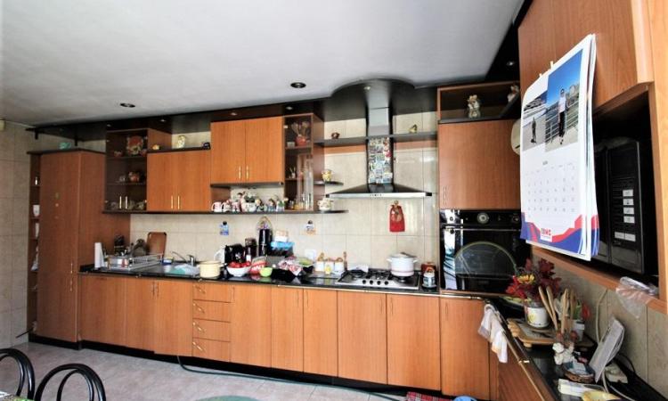Vila Dorobanti 7 Camere - Garaj - 2000