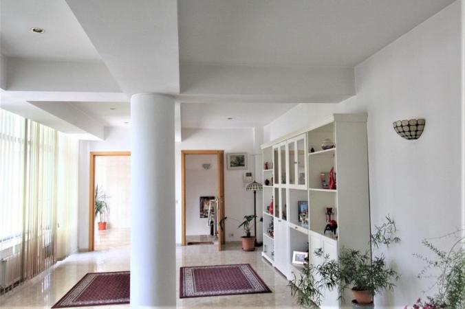 Vila Dorobanti 7 Camere - Garaj - 2000