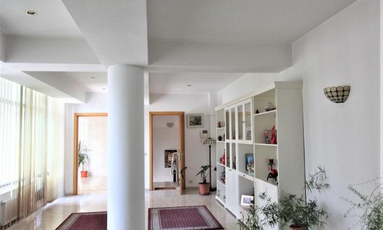 Vila Dorobanti 7 Camere - Garaj - 2000