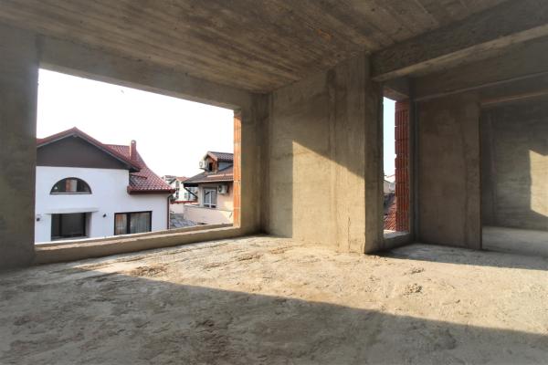 3 camere-decomandat-100 mp-2 bai-5 balcoane-centrala proprie-Domenii