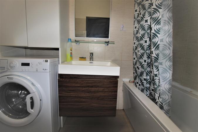 3 camere-decomandat- 72 mp-centrala proprie-1 Mai