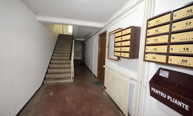 Piata Alba Iulia - Decebal - Paunescu Paltin - Garsoniera - mobilata
