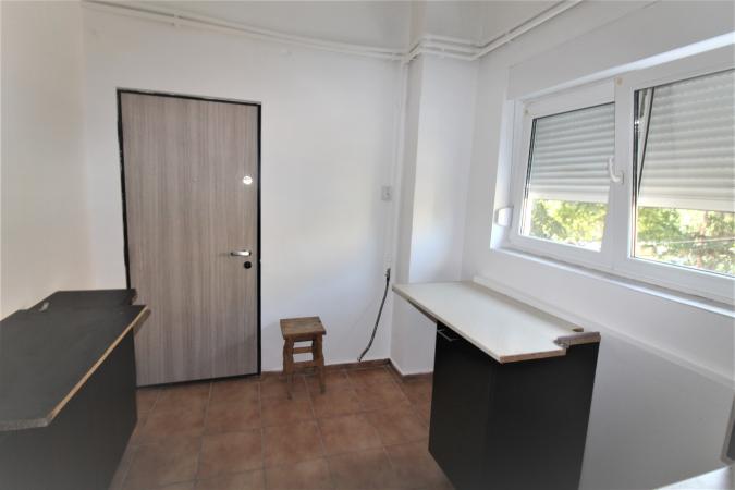 4 camere-100 mp- 2 balcoane-centrala proprie-Domenii