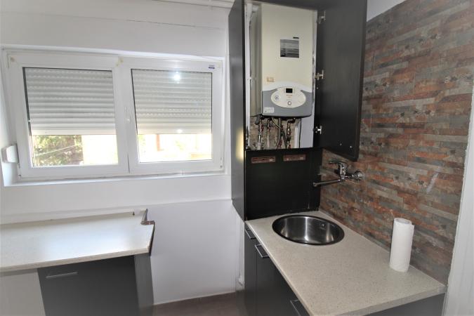 4 camere-100 mp- 2 balcoane-centrala proprie-Domenii
