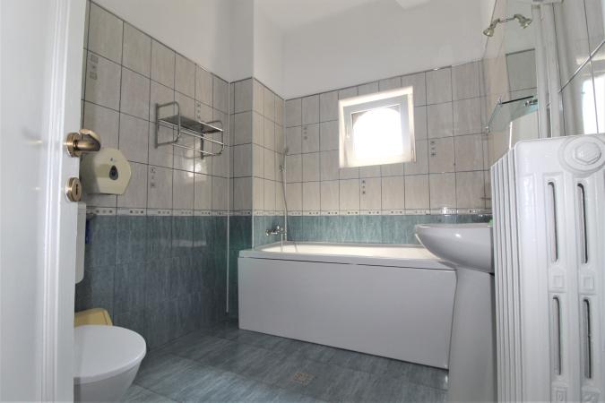 4 camere-100 mp- 2 balcoane-centrala proprie-Domenii