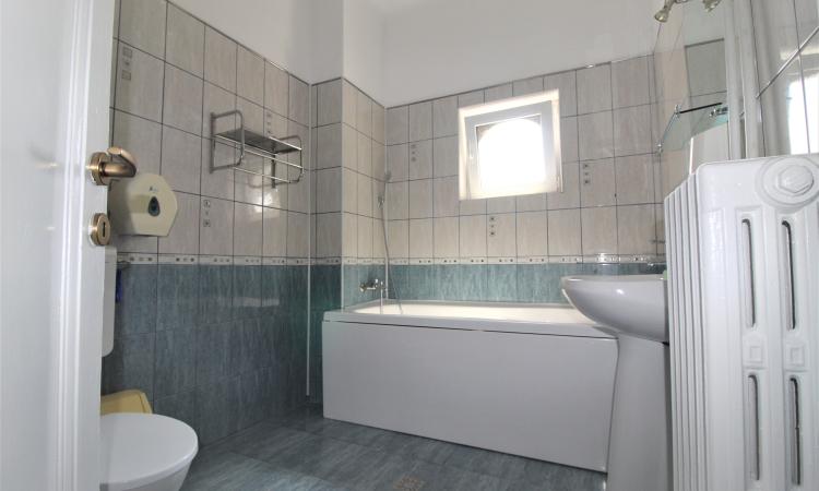 4 camere-100 mp- 2 balcoane-centrala proprie-Domenii
