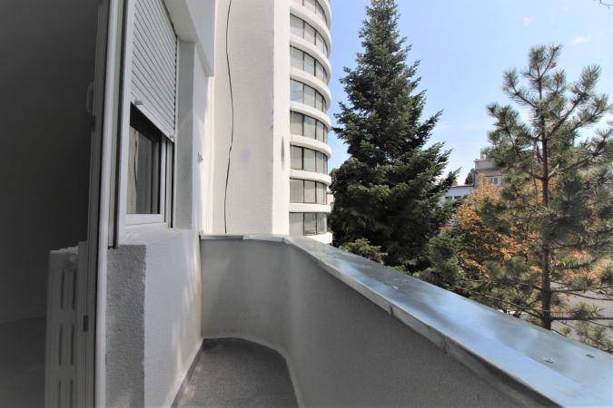 4 camere-100 mp- 2 balcoane-centrala proprie-Domenii