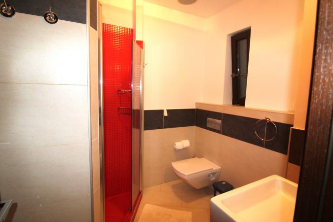 3 camere-decomandat-100 mp-2 bai-centrala-2 locuri parcare-Primaverii