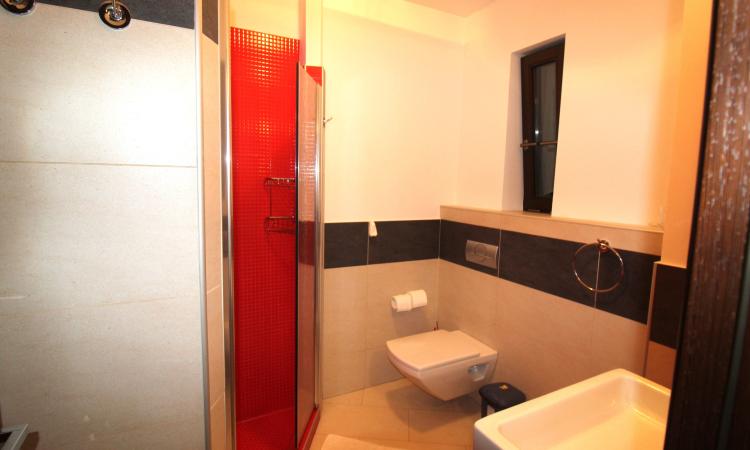 3 camere-decomandat-100 mp-2 bai-centrala-2 locuri parcare-Primaverii