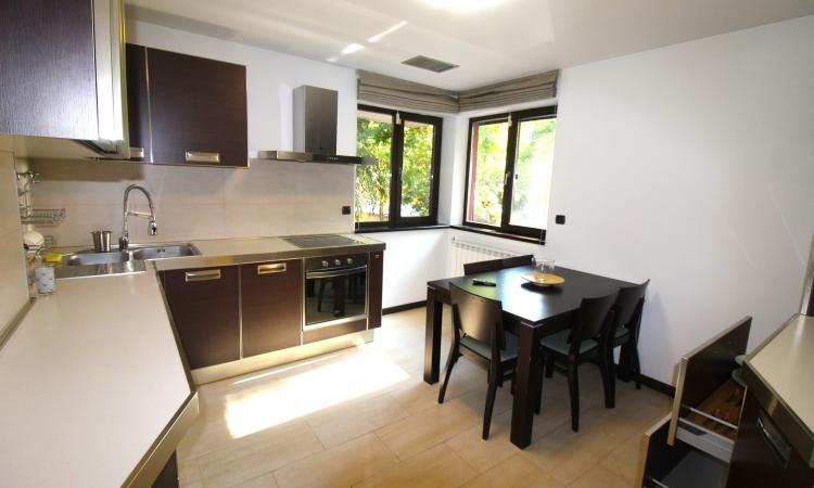 3 camere-decomandat-100 mp-2 bai-centrala-2 locuri parcare-Primaverii