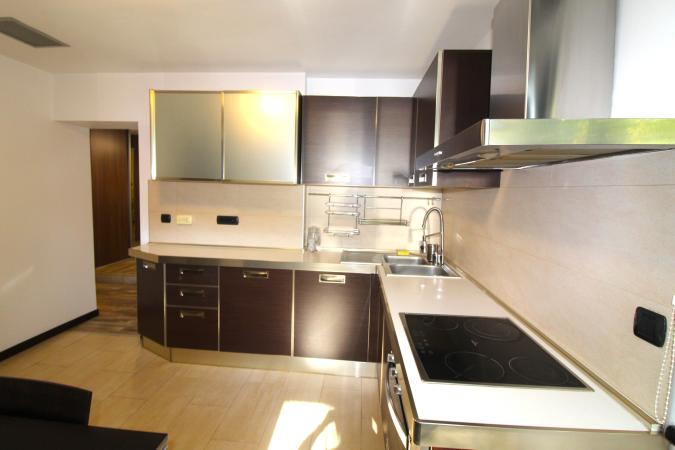 3 camere-decomandat-100 mp-2 bai-centrala-2 locuri parcare-Primaverii