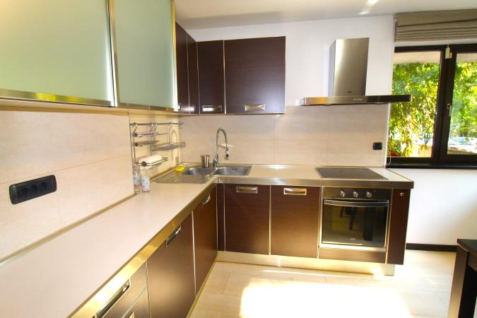 3 camere-decomandat-100 mp-2 bai-centrala-2 locuri parcare-Primaverii