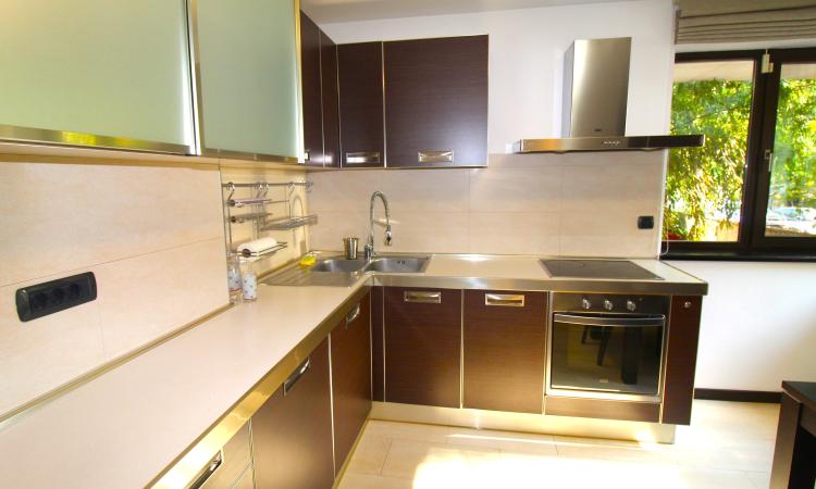 3 camere-decomandat-100 mp-2 bai-centrala-2 locuri parcare-Primaverii