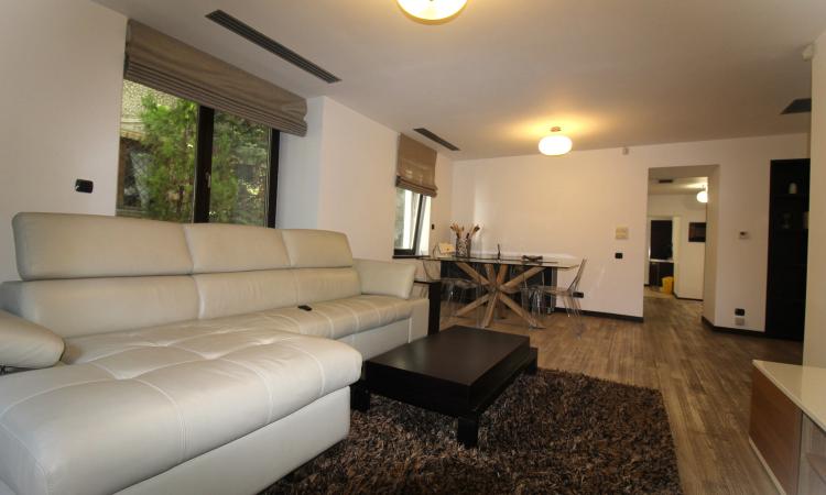 3 camere-decomandat-100 mp-2 bai-centrala-2 locuri parcare-Primaverii