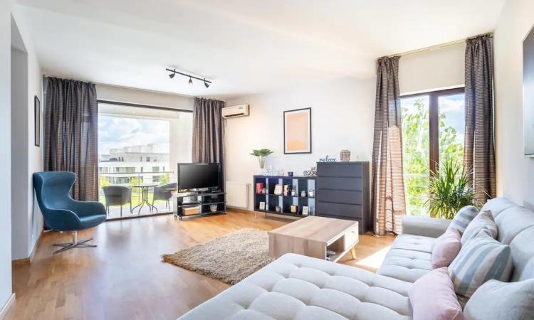 Baneasa - Sisesti, apartament 2 camere in bloc, semidecomandat, etaj 2/3