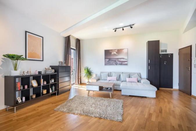Baneasa - Sisesti, apartament 2 camere in bloc, semidecomandat, etaj 2/3