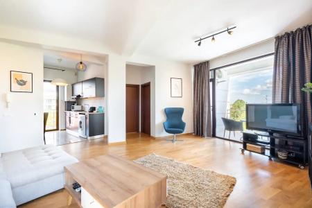 Baneasa - Sisesti, apartament 2 camere in bloc, semidecomandat, etaj 2/3