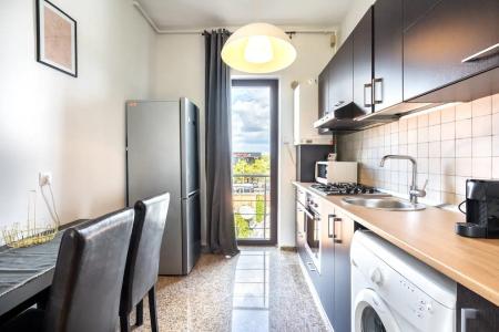 Baneasa - Sisesti, apartament 2 camere in bloc, semidecomandat, etaj 2/3