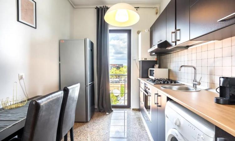 Baneasa - Sisesti, apartament 2 camere in bloc, semidecomandat, etaj 2/3