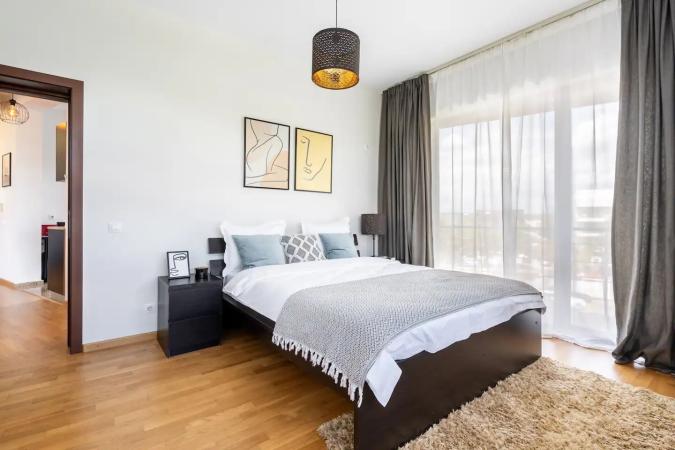Baneasa - Sisesti, apartament 2 camere in bloc, semidecomandat, etaj 2/3