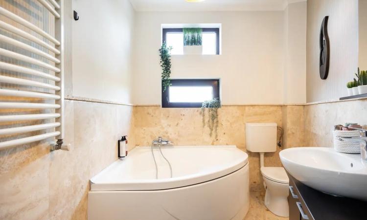 Baneasa - Sisesti, apartament 2 camere in bloc, semidecomandat, etaj 2/3