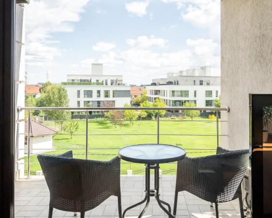 Baneasa - Sisesti, apartament 2 camere in bloc, semidecomandat, etaj 2/3