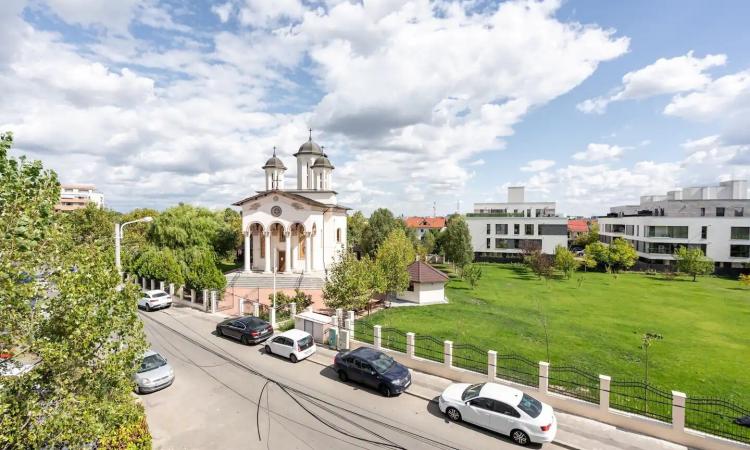 Baneasa - Sisesti, apartament 2 camere in bloc, semidecomandat, etaj 2/3