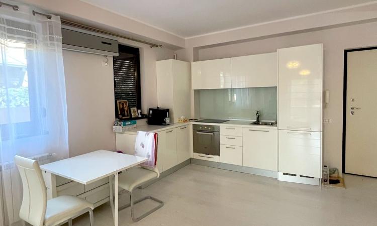 Ion Mihalache - Carol Knappe, apartament 2 camere in bloc, parter-inalt
