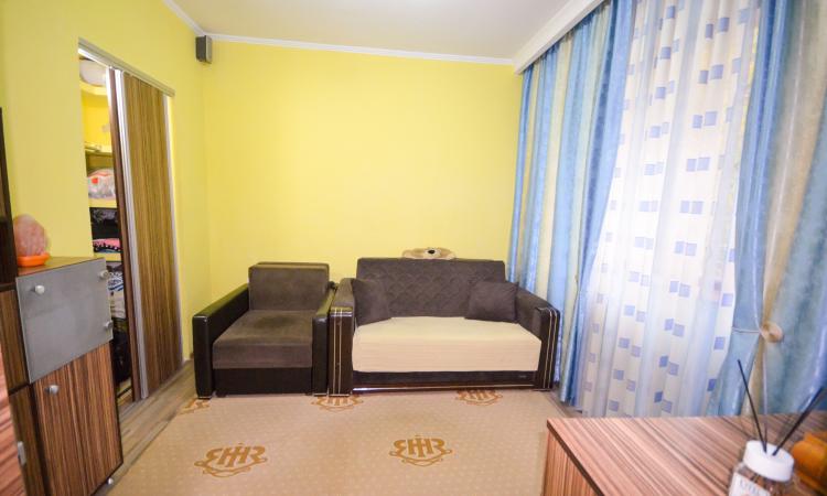 Piata Muncii - Basarabia - Chisinau - garsoniera mobilata - centrala proprie