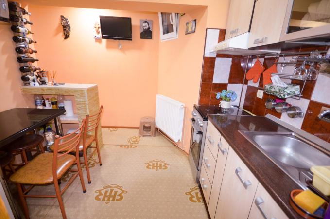 Piata Muncii - Basarabia - Chisinau - garsoniera mobilata - centrala proprie